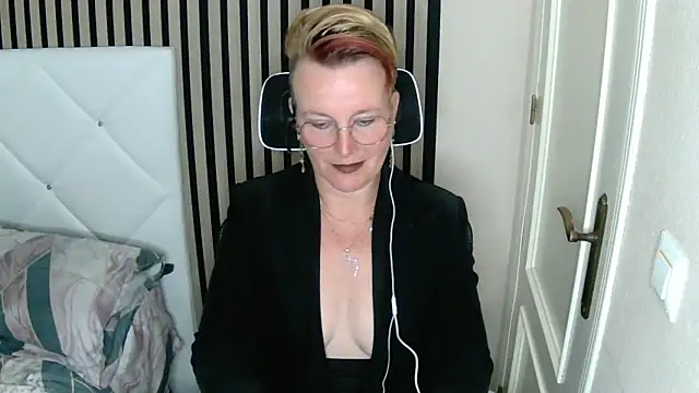 Snapshot of xxNoeliaxx chatting on 03-14-25, 08:32 xxNoeliaxx online show from 03-14-25, 08:32