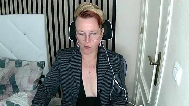 Snapshot of xxNoeliaxx chatting on 03-15-25, 11:08 xxNoeliaxx online show from 03-15-25, 11:08