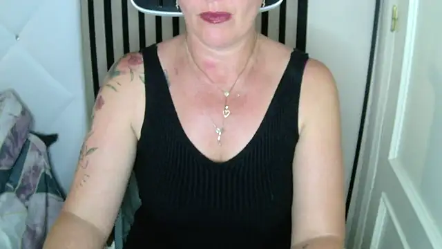 Snapshot of xxNoeliaxx chatting on 10-27-25, 02:54 xxNoeliaxx online show from 10-27-25, 02:54