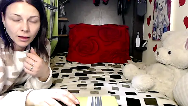 Snapshot of HarleyQuinn_69 chatting on 03-08-25, 05:22 HarleyQuinn 69 online show from 03-08-25, 05:22