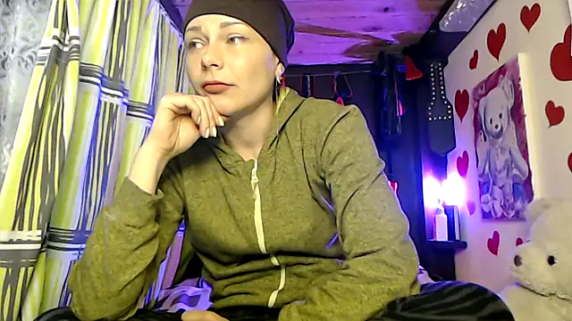 Snapshot of HarleyQuinn_69 chatting on 03-18-25, 07:42 HarleyQuinn 69 online show from 03-18-25, 07:42