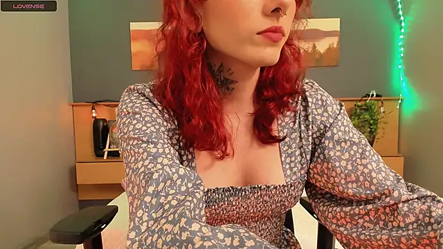 Snapshot of LiliJones_ chatting on 02-06-25, 08:34 LiliJones online show from 02-06-25, 08:34