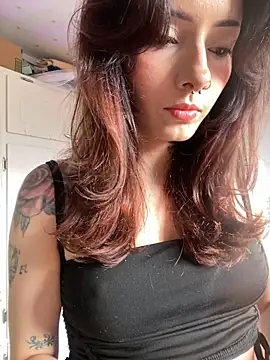 Snapshot of LiliJones_ chatting on 09-11-25, 04:18 LiliJones online show from 09-11-25, 04:18