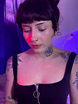 Snapshot of LiliJones_ chatting on 10-07-25, 05:32 LiliJones online show from 10-07-25, 05:32