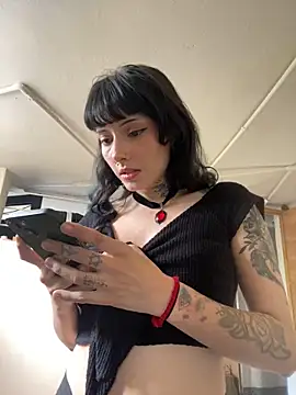 Snapshot of LiliJones_ chatting on 10-21-25, 07:36 LiliJones online show from 10-21-25, 07:36