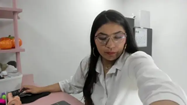 Luna Dumont online show from 10-13-25, 11:10