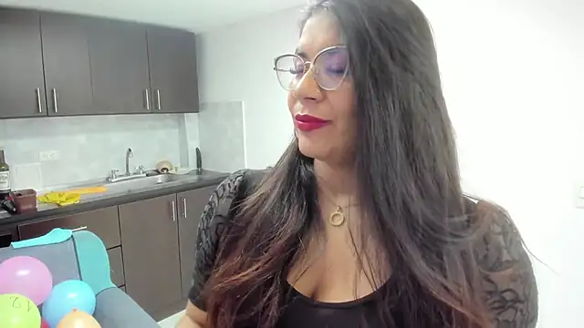 Luna Dumont online show from 12-14-25, 11:26