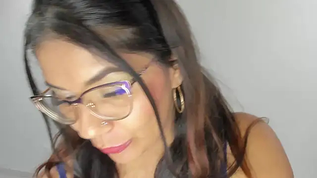 Snapshot of Luna_Dumont chatting on 04-19-26, 06:10 Luna Dumont online show from 04-19-26, 06:10