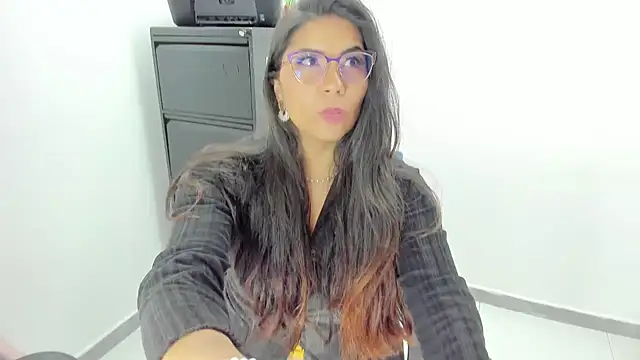Snapshot of Luna_Dumont chatting on 05-11-26, 01:39 Luna Dumont online show from 05-11-26, 01:39