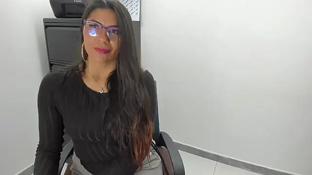 Snapshot of Luna_Dumont chatting on 06-01-26, 11:12 Luna Dumont online show from 06-01-26, 11:12