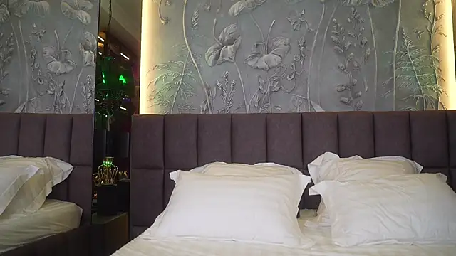 eva fashionista online show from 01-13-25, 03:56