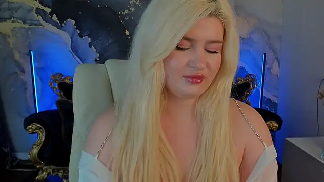 Snapshot of CocoSecretss chatting on 02-05-25, 10:41 CocoSecretss online show from 02-05-25, 10:41