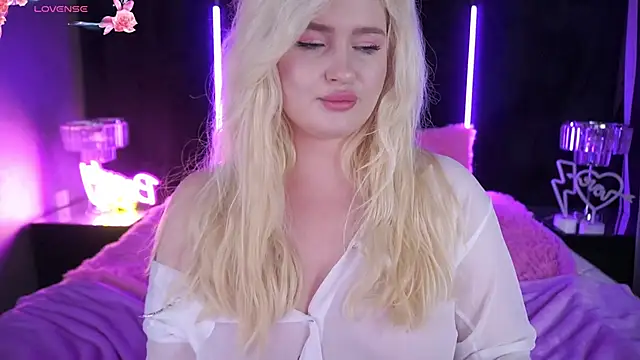 Snapshot of CocoSecretss chatting on 02-11-25, 10:48 CocoSecretss online show from 02-11-25, 10:48