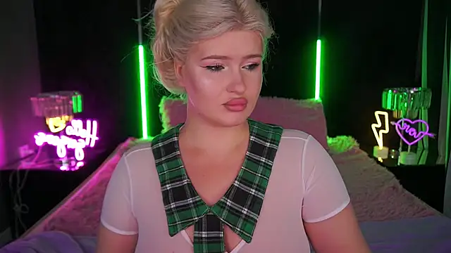 Snapshot of CocoSecretss chatting on 10-07-25, 06:43 CocoSecretss online show from 10-07-25, 06:43