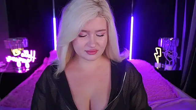 Snapshot of CocoSecretss chatting on 10-11-25, 06:56 CocoSecretss online show from 10-11-25, 06:56