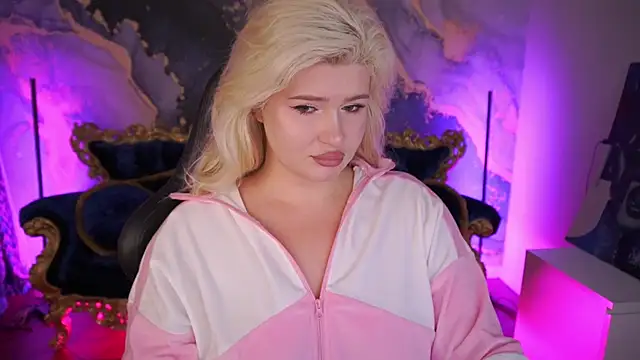 Snapshot of CocoSecretss chatting on 10-13-25, 06:57 CocoSecretss online show from 10-13-25, 06:57