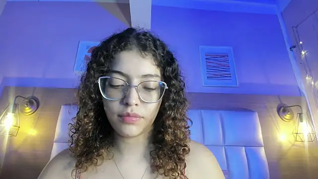 Snapshot of Dollar-girl chatting on 01-11-25, 01:01 Dollar-girl online show from 01-11-25, 01:01