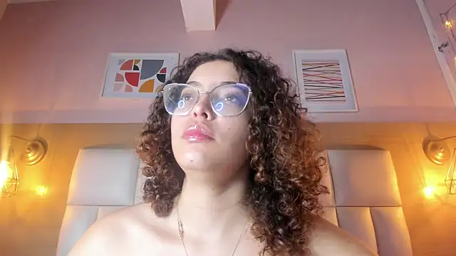 Snapshot of Dollar-girl chatting on 01-15-25, 03:18 Dollar-girl online show from 01-15-25, 03:18