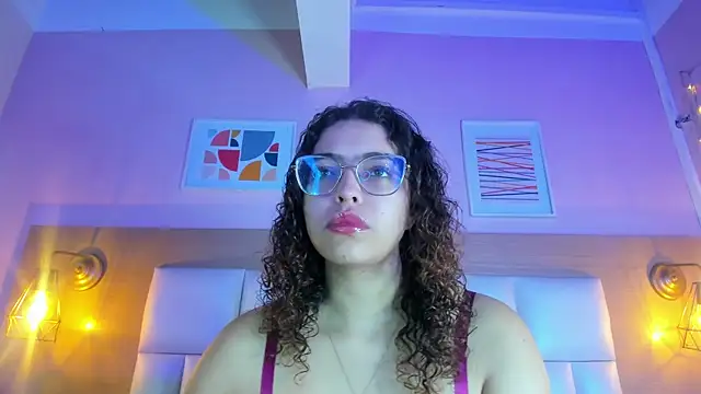 Snapshot of Dollar-girl chatting on 01-24-25, 11:48 Dollar-girl online show from 01-24-25, 11:48