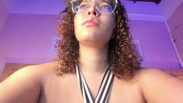 Snapshot of Dollar-girl chatting on 02-05-25, 12:17 Dollar-girl online show from 02-05-25, 12:17