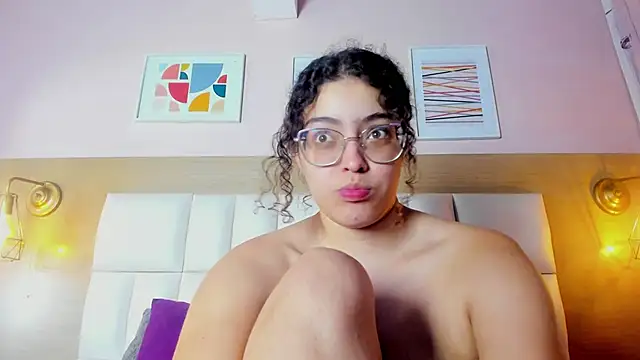 Snapshot of Dollar-girl chatting on 02-15-25, 04:58 Dollar-girl online show from 02-15-25, 04:58