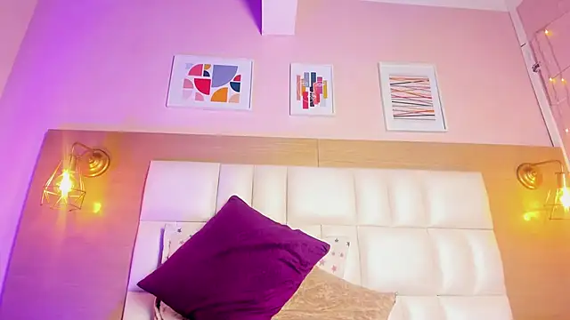 Snapshot of Dollar-girl chatting on 02-17-25, 04:42 Dollar-girl online show from 02-17-25, 04:42