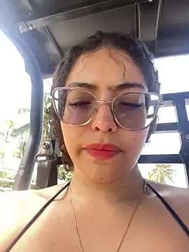 Snapshot of Dollar-girl chatting on 02-23-25, 04:46 Dollar-girl online show from 02-23-25, 04:46