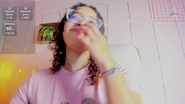 Snapshot of Dollar-girl chatting on 02-28-25, 11:36 Dollar-girl online show from 02-28-25, 11:36