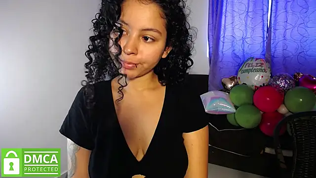 Snapshot of Mr_MrsCurie chatting on 10-27-25, 04:55 Mr MrsCurie online show from 10-27-25, 04:55