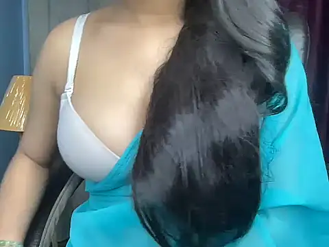 Snapshot of Karnaa_vail chatting on 11-17-25, 05:02 Karnaa vail online show from 11-17-25, 05:02