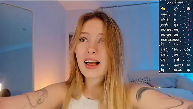 Snapshot of Veronica_Blush chatting on 01-15-25, 06:43 Veronica Blush online show from 01-15-25, 06:43