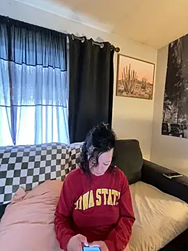 Snapshot of SidneyRaee chatting on 12-09-24, 08:01 SidneyRaee online show from 12-09-24, 08:01