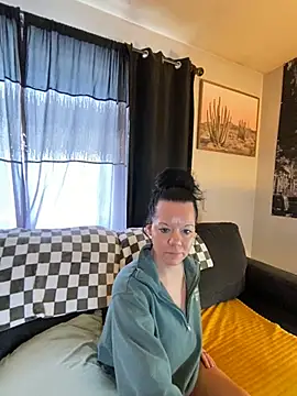 Snapshot of SidneyRaee chatting on 12-13-24, 08:15 SidneyRaee online show from 12-13-24, 08:15