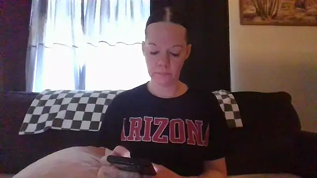 Snapshot of SidneyRaee chatting on 01-24-25, 08:32 SidneyRaee online show from 01-24-25, 08:32