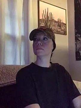 Snapshot of SidneyRaee chatting on 10-28-25, 03:47 SidneyRaee online show from 10-28-25, 03:47