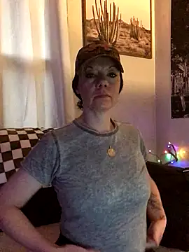 Snapshot of SidneyRaee chatting on 11-18-25, 04:44 SidneyRaee online show from 11-18-25, 04:44