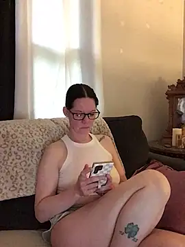 SidneyRaee online show from 05-21-26, 03:52