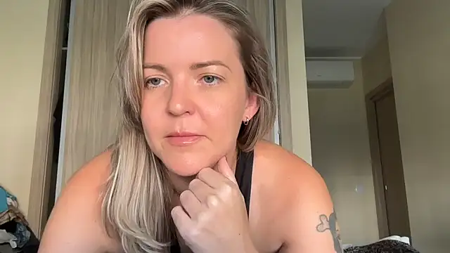 Snapshot of naughtyhollyxxxx chatting on 09-30-25, 09:36 naughtyhollyxxxx online show from 09-30-25, 09:36