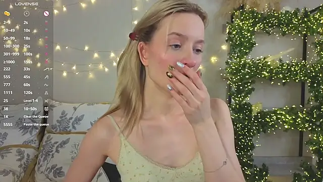 Snapshot of IdaValenti chatting on 02-08-26, 11:08 IdaValenti online show from 02-08-26, 11:08