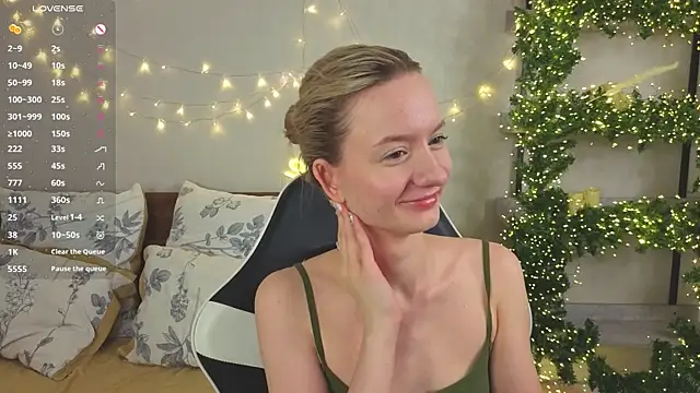 Snapshot of IdaValenti chatting on 02-11-26, 11:10 IdaValenti online show from 02-11-26, 11:10