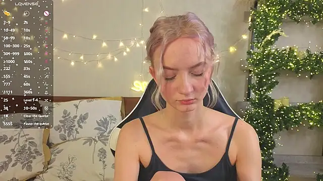 Snapshot of IdaValenti chatting on 02-16-26, 11:12 IdaValenti online show from 02-16-26, 11:12