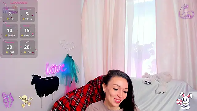 Snapshot of jessica_tiny chatting on 05-09-26, 02:28 jessica tiny online show from 05-09-26, 02:28