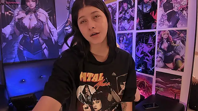 LanaKyutt online show from 12-18-25, 02:12