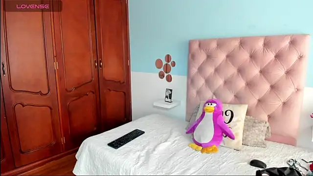 Snapshot of _Sarahh_0 chatting on 12-06-24, 01:33 Sarahh 0 online show from 12-06-24, 01:33