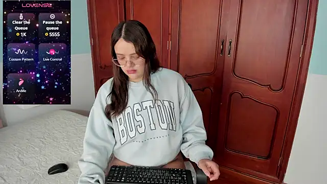 Snapshot of _Sarahh_0 chatting on 12-12-24, 01:39 Sarahh 0 online show from 12-12-24, 01:39