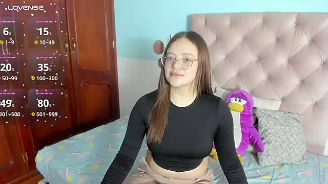 Snapshot of _Sarahh_0 chatting on 02-18-25, 01:33 Sarahh 0 online show from 02-18-25, 01:33