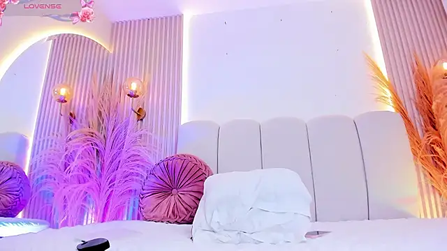 carolriveraa  online show from 03-04-26, 08:15