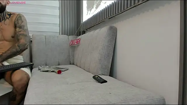 Snapshot of Apolo_Bianco_ chatting on 11-21-25, 06:23 Apolo Bianco online show from 11-21-25, 06:23