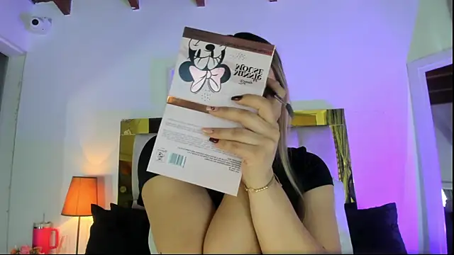 Snapshot of emmy_r chatting on 12-02-25, 12:10 emmy r online show from 12-02-25, 12:10