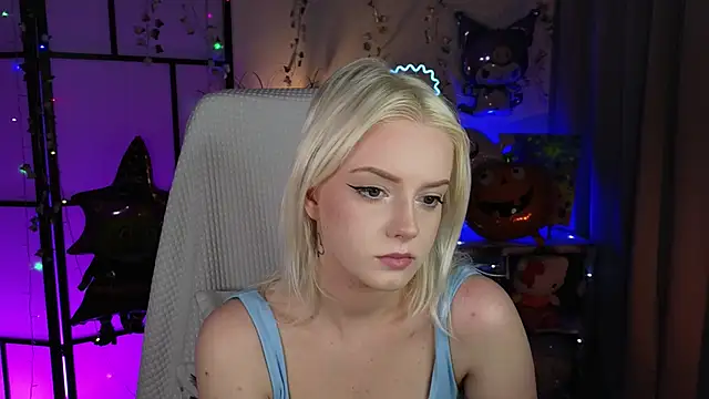 Snapshot of ImBonBon chatting on 11-04-25, 11:48 ImBonBon online show from 11-04-25, 11:48